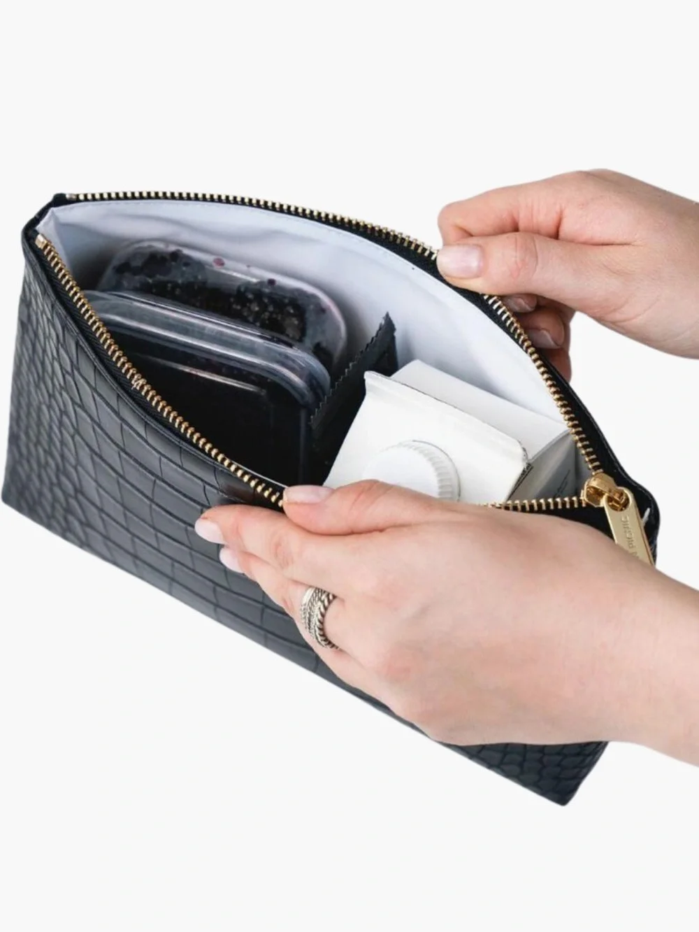 Modern Picnic Insulated Snack Pouch in Black